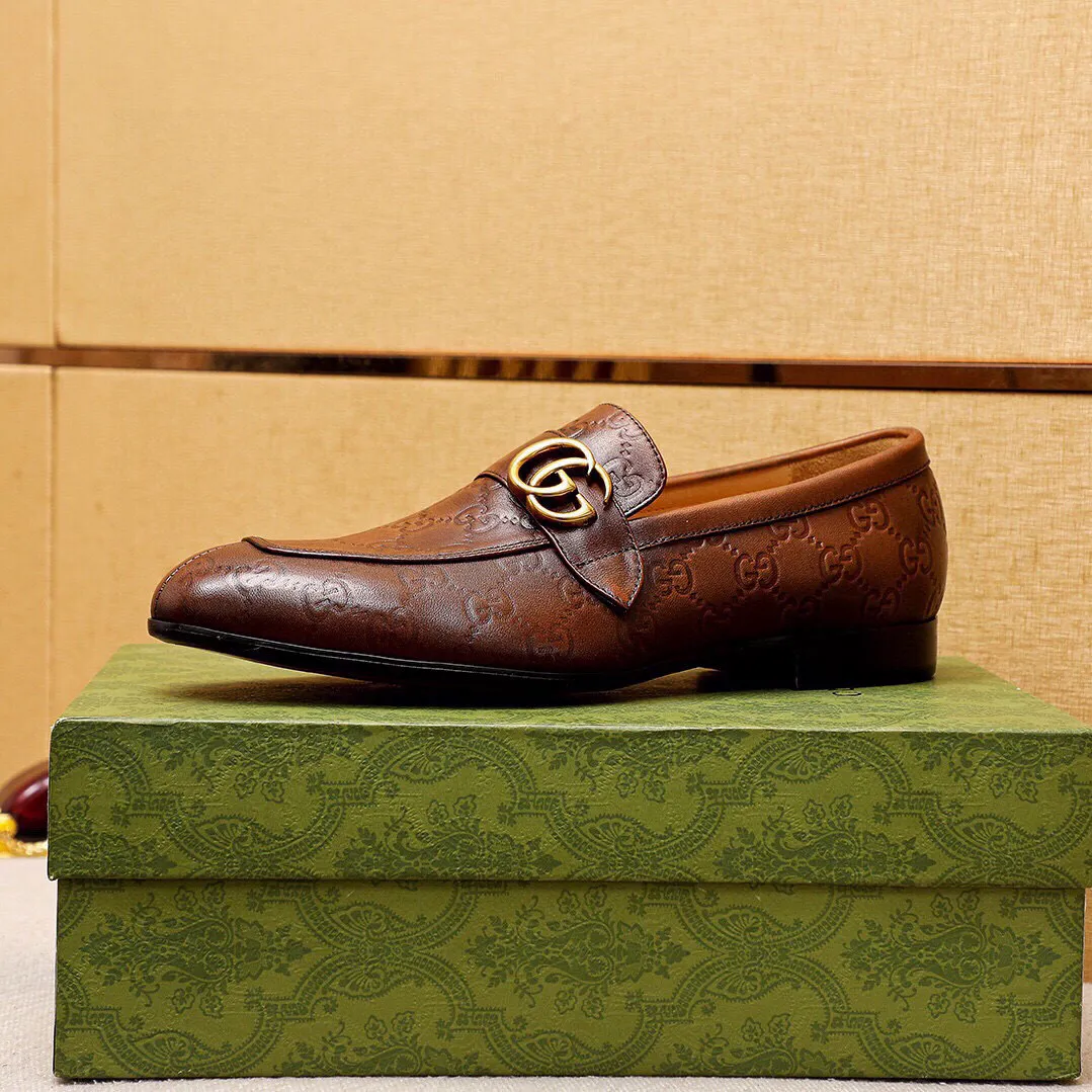 Men's shoes 💰442 💐 Product trademark: GUCCI "Gucci" casual leather shoes Regular size: 38-44 (45.46.47🉑️customized) Product materials: Selected imported first-layer calfskin embossed upper + classic hardware buckle, imported cowhide leather lining. Strong three-dimensional visual effect, original combination outsole Color: 2⃣️colors available